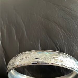 Chic Silver Patterned Bracelet